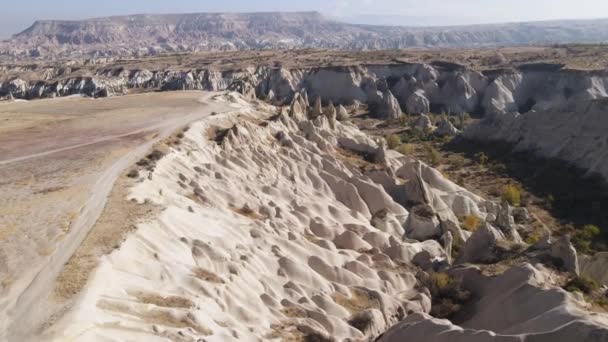 Widok z lotu ptaka na krajobraz Kapadocji. Turcja. Park Narodowy Goreme. Zwolniony ruch — Wideo stockowe