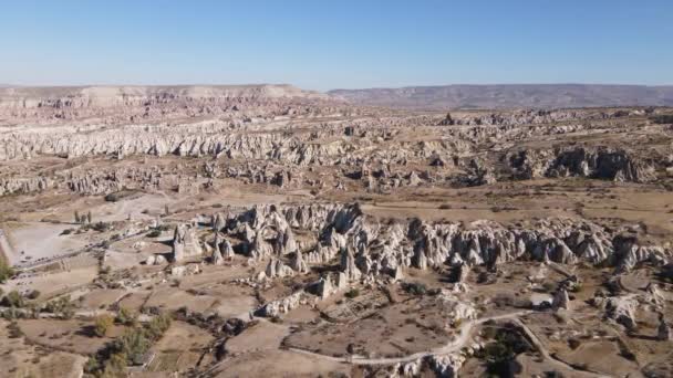 Luchtfoto van het landschap van Cappadocië. Turkije. Nationaal park Goreme. Langzame beweging — Stockvideo