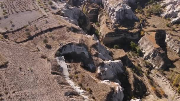 Luchtfoto van het landschap van Cappadocië. Turkije. Nationaal park Goreme. Langzame beweging — Stockvideo