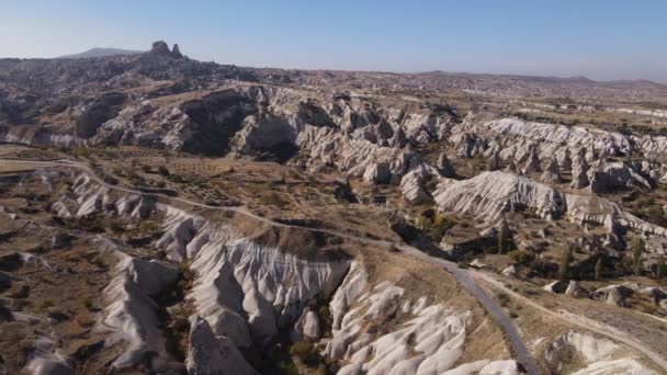 Vista aérea da paisagem Capadócia. A Turquia. Parque Nacional Goreme. Movimento lento — Vídeo de Stock