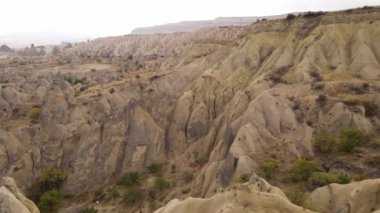 Kapadokya 'nın hava manzarası. Hindi. Goreme Ulusal Parkı. Yavaş çekim