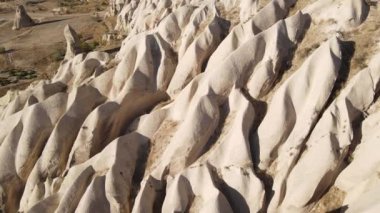 Kapadokya 'nın hava manzarası. Hindi. Goreme Ulusal Parkı. Yavaş çekim