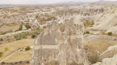 Kapadokya 'nın hava manzarası. Hindi. Goreme Ulusal Parkı. Yavaş çekim