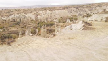 Kapadokya 'nın hava manzarası. Hindi. Goreme Ulusal Parkı. Yavaş çekim