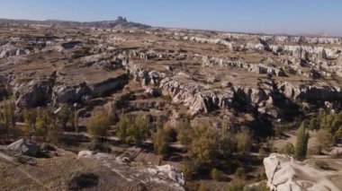 Kapadokya 'nın hava manzarası. Hindi. Goreme Ulusal Parkı. Yavaş çekim