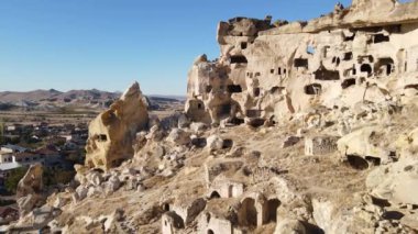 Kapadokya 'nın hava manzarası. Hindi. Goreme Ulusal Parkı. Yavaş çekim