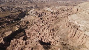 Kapadokya 'nın hava manzarası. Hindi. Goreme Ulusal Parkı. Yavaş çekim