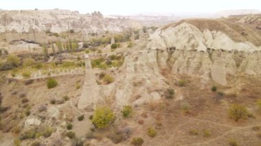 Kapadokya 'nın hava manzarası. Hindi. Goreme Ulusal Parkı. Yavaş çekim