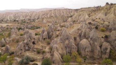 Kapadokya 'nın hava manzarası. Hindi. Goreme Ulusal Parkı. Yavaş çekim