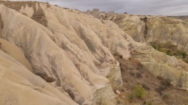 Kapadokya 'nın hava manzarası. Hindi. Goreme Ulusal Parkı. Yavaş çekim