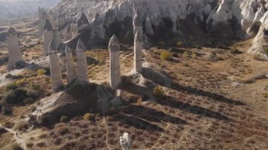 Kapadokya 'nın hava manzarası. Hindi. Goreme Ulusal Parkı. Yavaş çekim