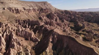Kapadokya 'nın hava manzarası. Hindi. Goreme Ulusal Parkı. Yavaş çekim