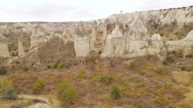 Kapadokya 'nın hava manzarası. Hindi. Goreme Ulusal Parkı. Yavaş çekim
