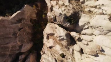 Kapadokya 'nın hava manzarası. Hindi. Goreme Ulusal Parkı. Yavaş çekim