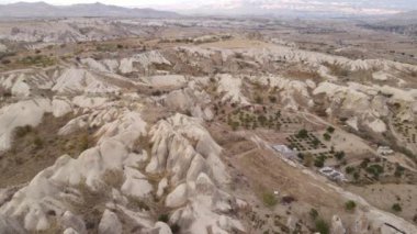 Kapadokya 'nın hava manzarası. Hindi. Goreme Ulusal Parkı. Yavaş çekim