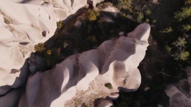 Kapadokya 'nın hava manzarası. Hindi. Goreme Ulusal Parkı. Yavaş çekim