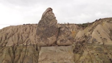 Kapadokya 'nın hava manzarası. Hindi. Goreme Ulusal Parkı. Yavaş çekim