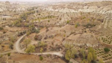 Kapadokya 'nın hava manzarası. Hindi. Goreme Ulusal Parkı. Yavaş çekim