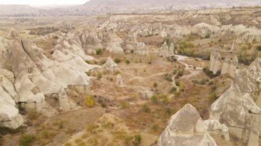 Kapadokya 'nın hava manzarası. Hindi. Goreme Ulusal Parkı. Yavaş çekim