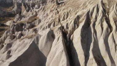 Kapadokya 'nın hava manzarası. Hindi. Goreme Ulusal Parkı. Yavaş çekim
