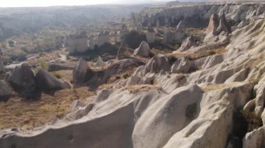 Kapadokya 'nın hava manzarası. Hindi. Goreme Ulusal Parkı. Yavaş çekim