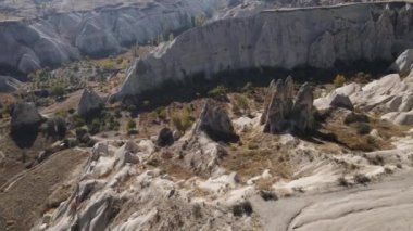 Kapadokya 'nın hava manzarası. Hindi. Goreme Ulusal Parkı. Yavaş çekim