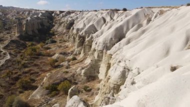Kapadokya 'nın hava manzarası. Hindi. Goreme Ulusal Parkı. Yavaş çekim