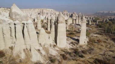 Kapadokya 'nın hava manzarası. Hindi. Goreme Ulusal Parkı. Yavaş çekim