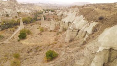 Kapadokya 'nın hava manzarası. Hindi. Goreme Ulusal Parkı. Yavaş çekim