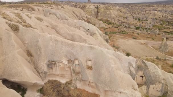 Kapadokya 'nın hava manzarası. Hindi. Goreme Ulusal Parkı. Yavaş çekim — Stok video