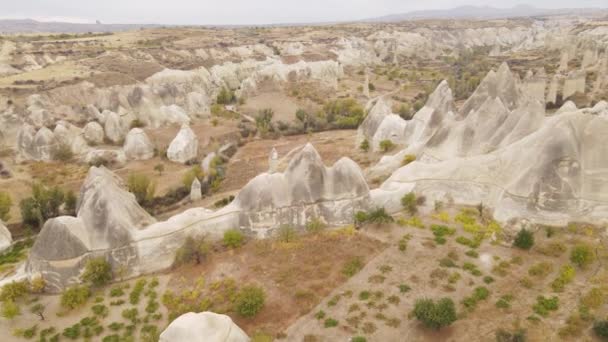 Vista aérea da paisagem Capadócia. A Turquia. Parque Nacional Goreme. Movimento lento — Vídeo de Stock