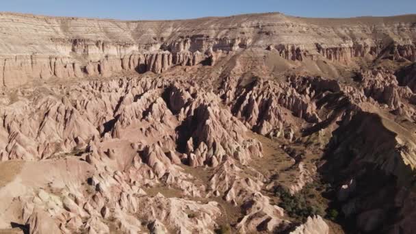 Vista aérea da paisagem Capadócia. A Turquia. Parque Nacional Goreme. Movimento lento — Vídeo de Stock