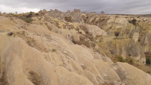 Luftaufnahme der Landschaft Kappadokiens. Türkei. Goreme-Nationalpark. Zeitlupe — Stockvideo