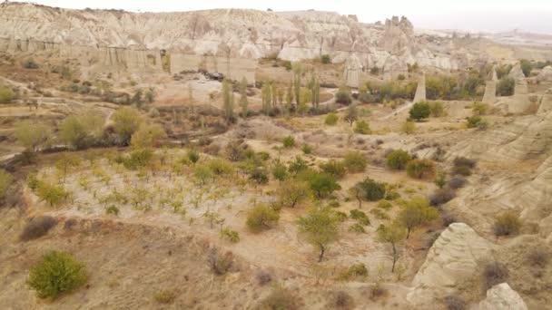 Vista aérea del paisaje Capadocia. Pavo. Parque Nacional Goreme. Movimiento lento — Vídeos de Stock