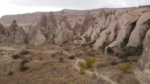 Luchtfoto van het landschap van Cappadocië. Turkije. Nationaal park Goreme. Langzame beweging — Stockvideo