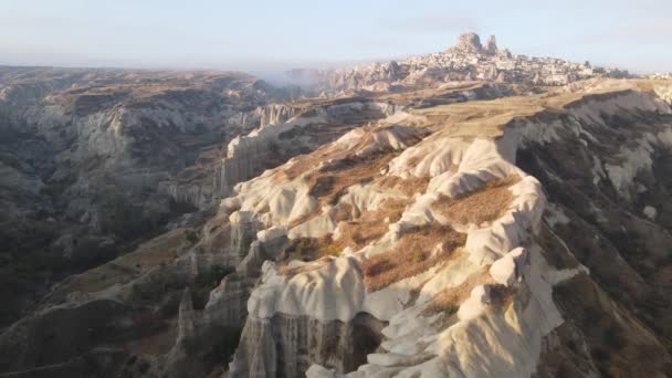 Vista aérea da paisagem Capadócia. A Turquia. Parque Nacional Goreme. Movimento lento — Vídeo de Stock