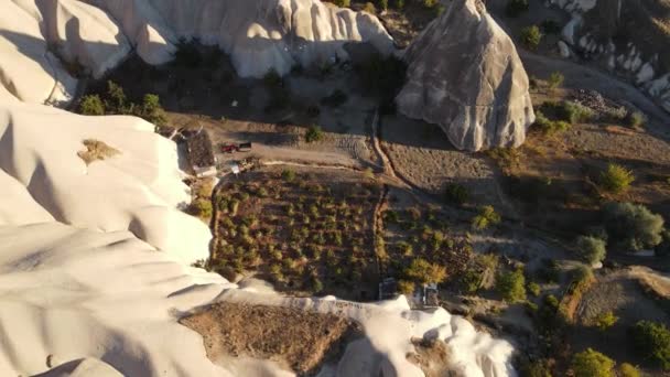 Luchtfoto van het landschap van Cappadocië. Turkije. Nationaal park Goreme. Langzame beweging — Stockvideo