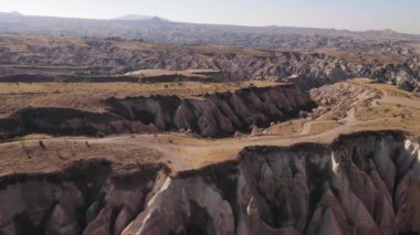 Kapadokya 'nın hava manzarası. Hindi. Goreme Ulusal Parkı. Yavaş çekim