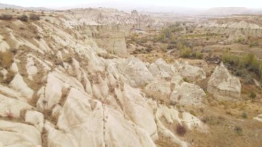 Kapadokya 'nın hava manzarası. Hindi. Goreme Ulusal Parkı. Yavaş çekim