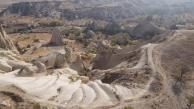 Kapadokya 'nın hava manzarası. Hindi. Goreme Ulusal Parkı. Yavaş çekim