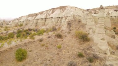 Kapadokya 'nın hava manzarası. Hindi. Goreme Ulusal Parkı. Yavaş çekim