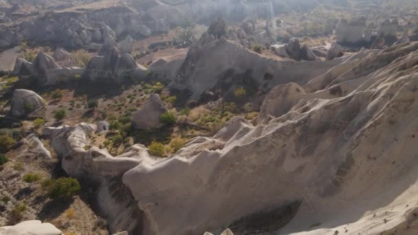 Luftaufnahme der Landschaft Kappadokiens. Türkei. Goreme-Nationalpark. Zeitlupe — Stockvideo