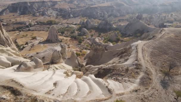 Vista aérea da paisagem Capadócia. A Turquia. Parque Nacional Goreme. Movimento lento — Vídeo de Stock