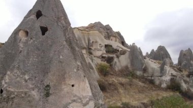 Kapadokya 'nın hava manzarası. Hindi. Goreme Ulusal Parkı. Yavaş çekim