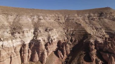 Kapadokya 'nın hava manzarası. Hindi. Goreme Ulusal Parkı. Yavaş çekim