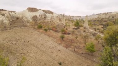 Kapadokya 'nın hava manzarası. Hindi. Goreme Ulusal Parkı. Yavaş çekim