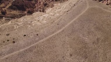 Kapadokya 'nın hava manzarası. Hindi. Goreme Ulusal Parkı. Yavaş çekim