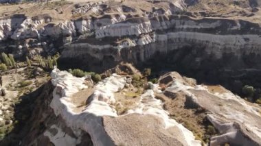 Kapadokya 'nın hava manzarası. Hindi. Goreme Ulusal Parkı. Yavaş çekim