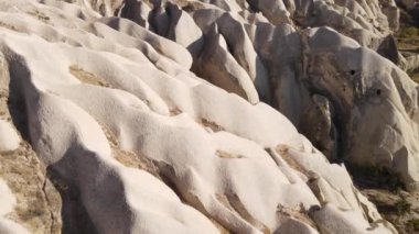 Kapadokya 'nın hava manzarası. Hindi. Goreme Ulusal Parkı. Yavaş çekim