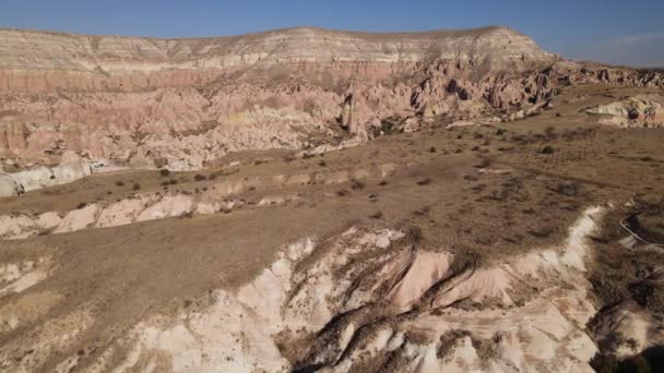 Flygfoto över Kappadokien landskap. Turkiet. Goreme National Park. Långsamma rörelser — Stockvideo